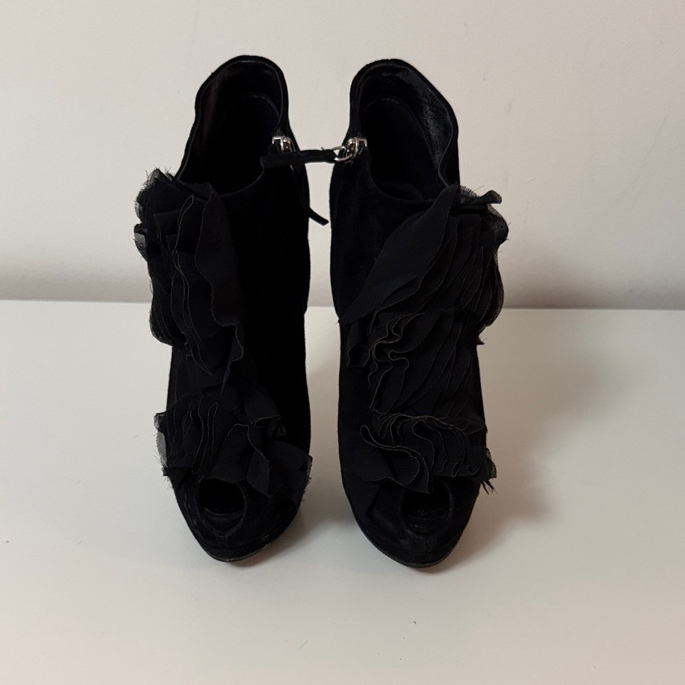 Giuseppe Zanotti Elegant Black Women's zip up booties size 8